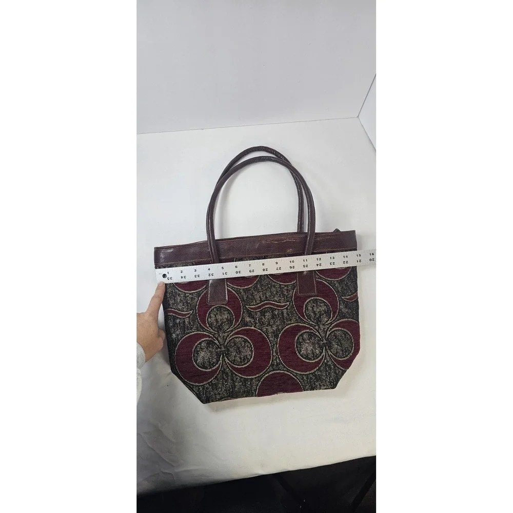 Burgundy Tapestry Tote Bag Brown Faux Leather Trim‎ Handles Zip Top Lined Purse